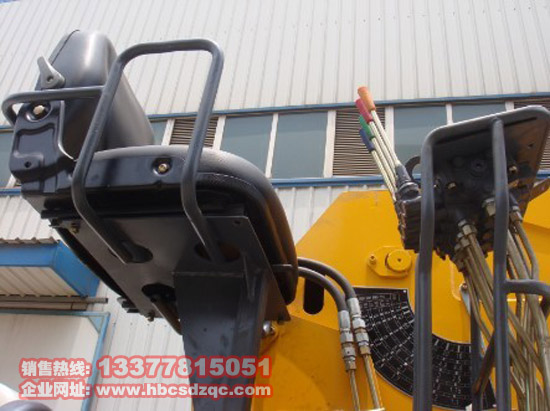 8噸江淮隨車起重運(yùn)輸車