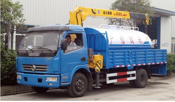 多功能隨車吊帶灑水車圖片