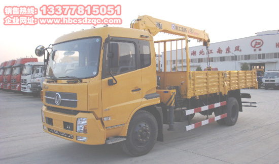 東風(fēng)隨車(chē)起重運(yùn)輸車(chē)圖片