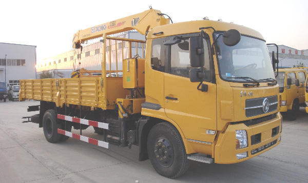 東風(fēng)天錦隨車(chē)吊圖片