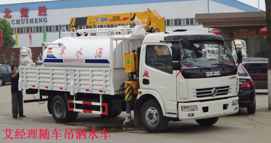 多功能隨車吊灑水車圖片