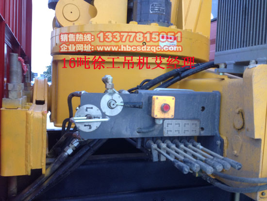 隨車起重運(yùn)輸車操作機(jī)構(gòu)