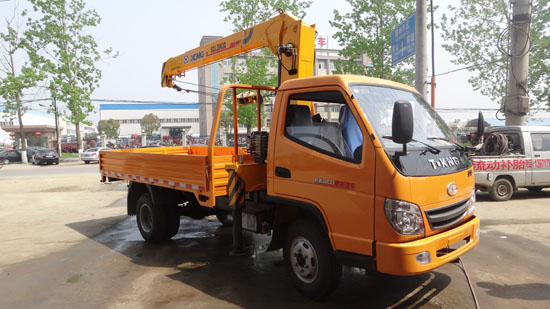 藍(lán)牌起重運(yùn)輸車(chē)