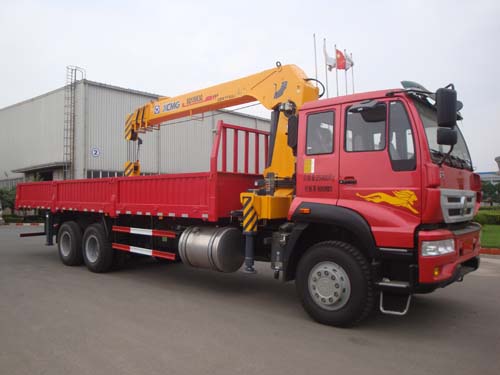 10噸吊機(jī)搭配起重運(yùn)輸車價(jià)格