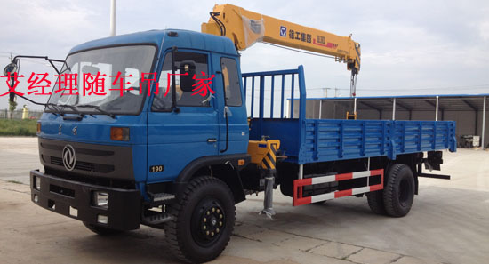 東風(fēng)特商起重運(yùn)輸車