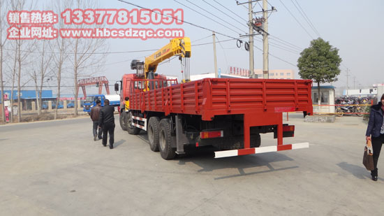 東風(fēng)國(guó)四天龍前四后八隨車(chē)吊