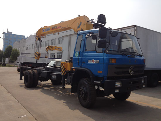 東風(fēng)8噸隨車吊