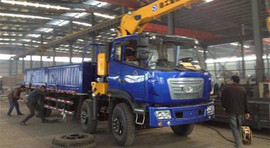 歐鈴牌5220JSQPF貨吊車歐鈴三軸隨車吊