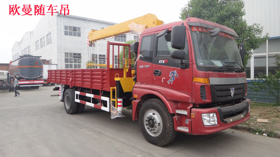 隨車(chē)吊帶灑水車(chē)帶自卸圖片