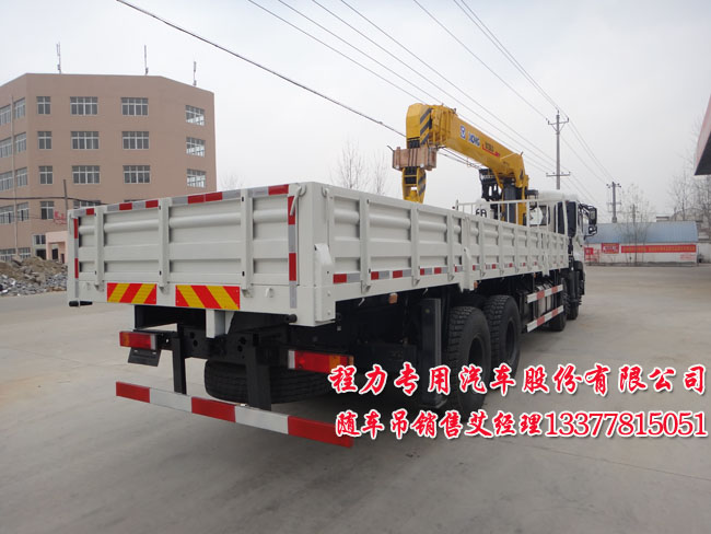 東風天龍隨車吊天龍前四后八圖片