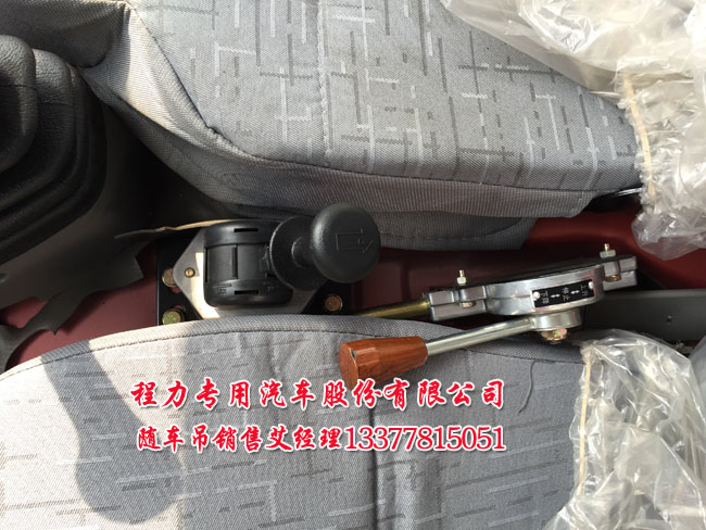 小型藍(lán)牌起重運(yùn)輸車