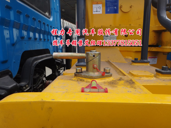 東風(fēng)三軸隨車吊