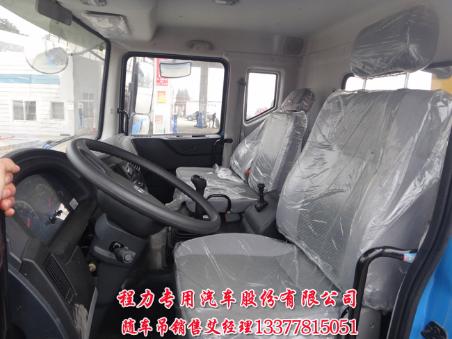 東風(fēng)三軸隨車吊