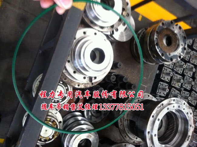 東風(fēng)三軸隨車吊