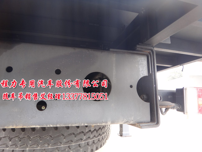 三軸起重運(yùn)輸車