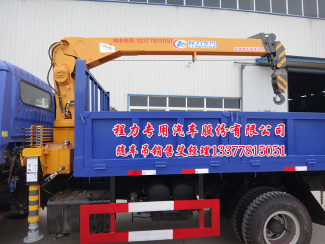 磚廠隨車(chē)吊拉磚隨車(chē)吊