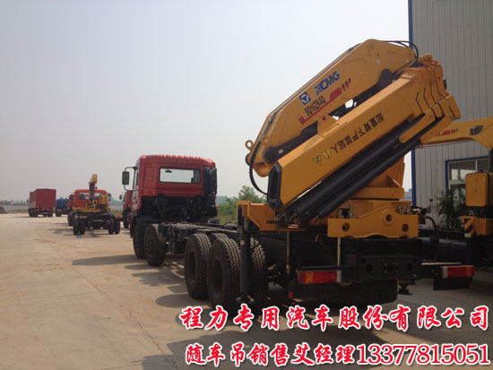 東風(fēng)天龍隨車起重運(yùn)輸車圖片