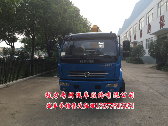 東風(fēng)多利卡隨車起重運輸車