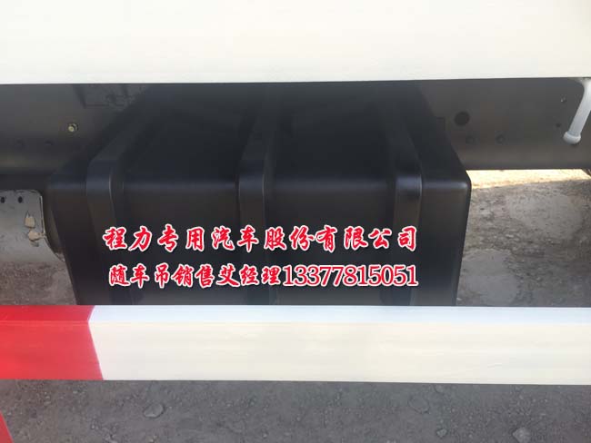 天龍后雙橋隨車吊圖片