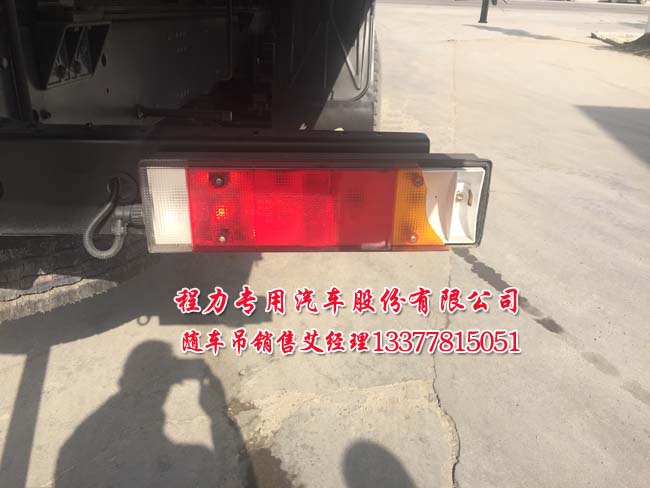 東風天龍后雙橋隨車吊