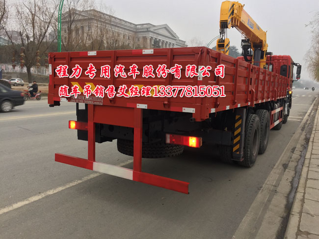 東風(fēng)前四后八隨車起重運(yùn)輸車