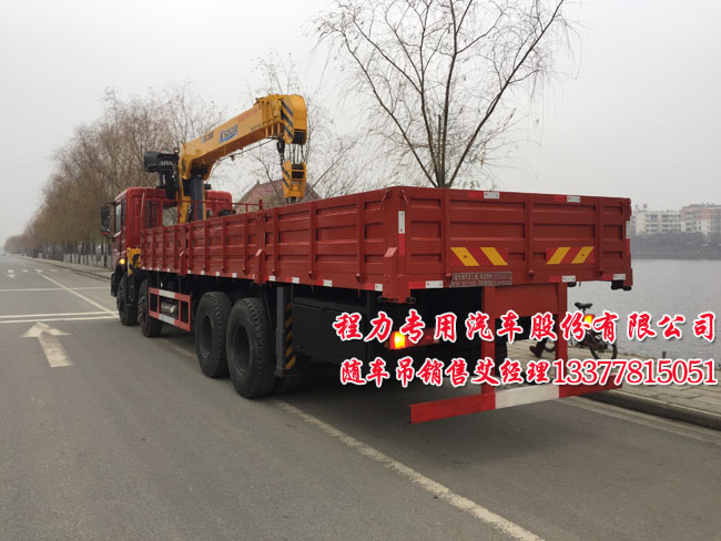 東風(fēng)前四后八隨車起重運(yùn)輸車