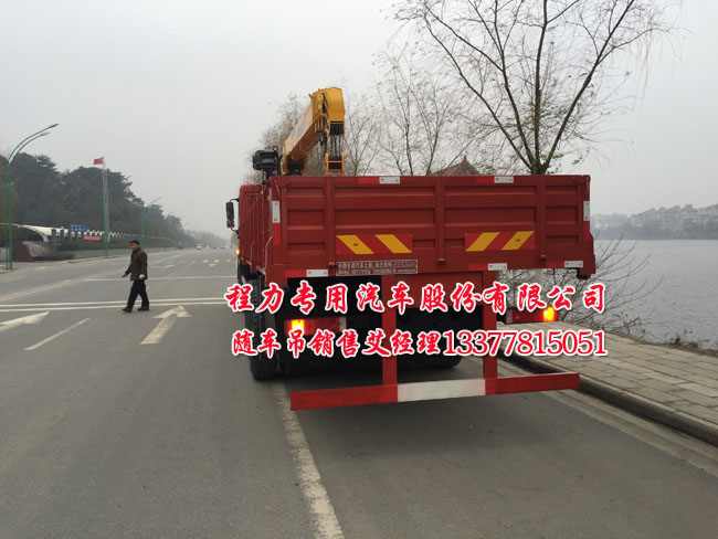 東風(fēng)創(chuàng)普貨車帶吊