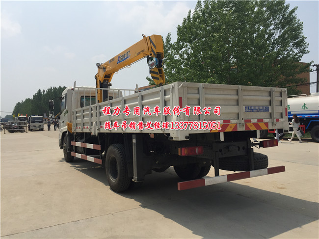 東風天錦隨車起重運輸車