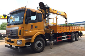 歐曼后雙橋隨車起重運輸車圖片