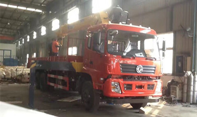 東風(fēng)后雙橋隨車吊EQ圖片