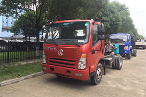 大運(yùn)藍(lán)牌隨車吊自備吊圖片