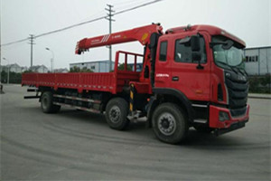 江淮小三軸隨車吊前四后四隨車起重運(yùn)輸車圖片