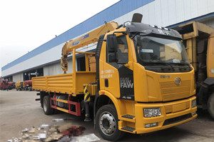 解放8噸單橋隨車吊6米1車廂圖片