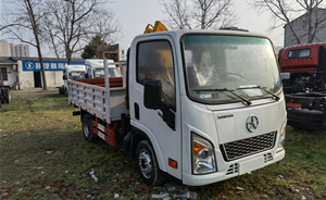 大運折臂藍牌隨車吊廠家圖片