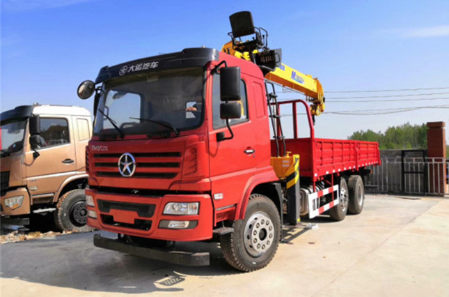 國六大運(yùn)提升橋隨車吊6.6米車廂圖片