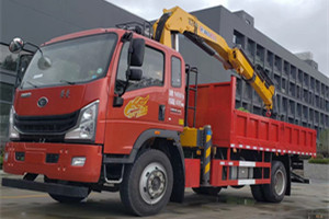 隨車人隨車抓夾生活垃圾抱鋼管抓甘蔗圖片