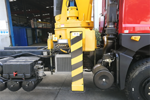 伸縮臂/支架/轉(zhuǎn)臺(tái)/限速鎖五環(huán)大力神隨車吊吊機(jī)配件圖片