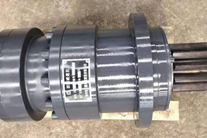 隨車吊回轉(zhuǎn)減速器配件速配圖片