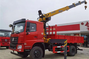 原廠四驅(qū)隨車吊華神F5駕駛室圖片